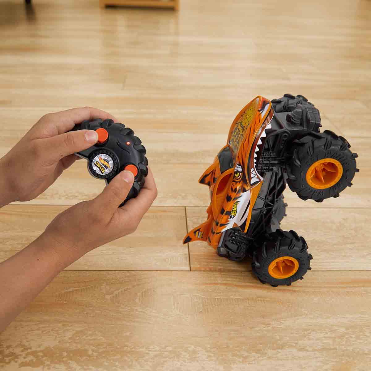 Hot Wheels Tiger Shark Uzaktan Kumandalı Araba 1:2