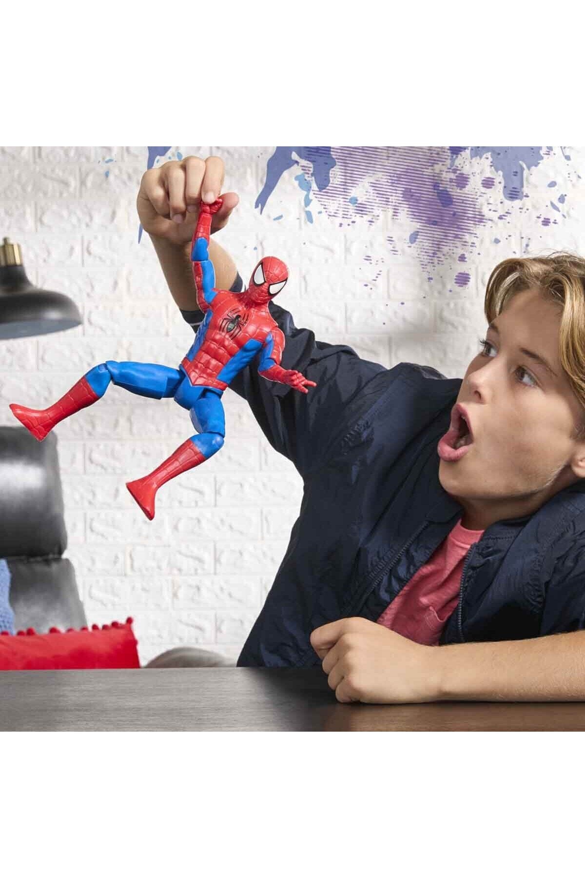 Spider-Man Red Blue Classic Titan Serisi