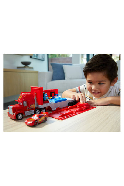 Cars Dönüştürülebilir Mack Oyun Seti