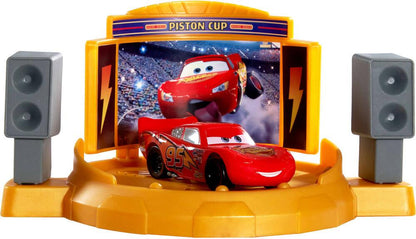 Cars Maceraya Başlangıç Oyun Seti JDJ02