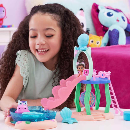 Gabbys Dollhouse Süslü Kedi Havuz Oyun Seti