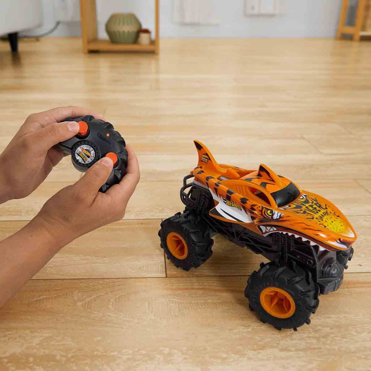 Hot Wheels Tiger Shark Uzaktan Kumandalı Araba 1:2