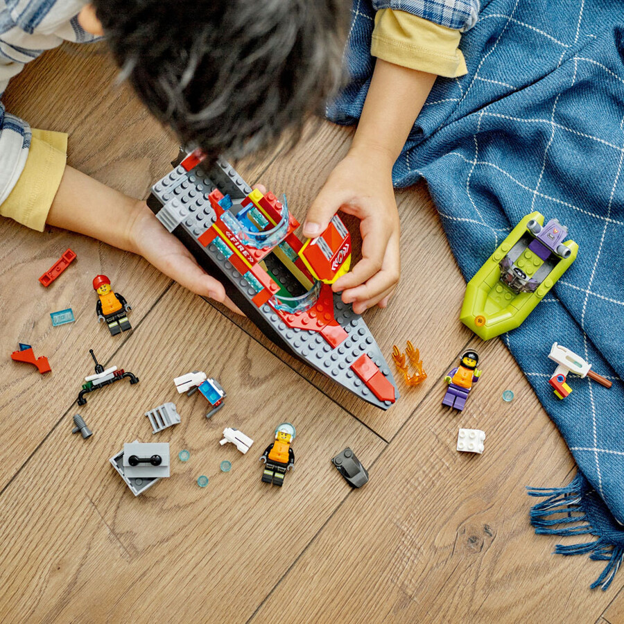 LEGO City İtfaiye Kurtarma Teknesi 60373