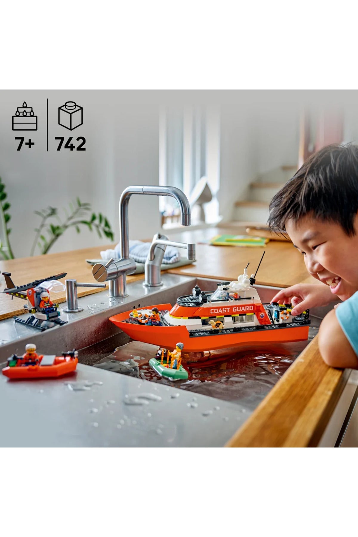 LEGO City Sahil Güvenlık Kurtarma Botu ve Helikopteri 60504