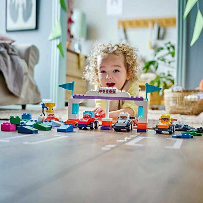 LEGO DUPLO F1 Takımı Yarış Arabaları ve Sürücüler