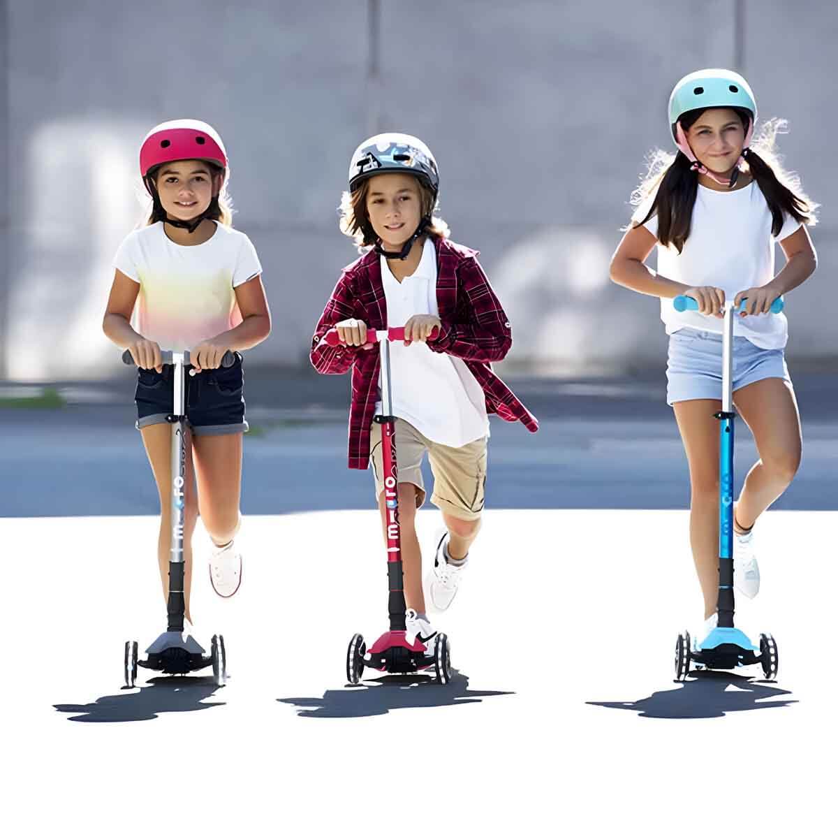 Maxi Micro Deluxe 3 Tekerlekli Katlanır Işıklı Kırmızı Scooter