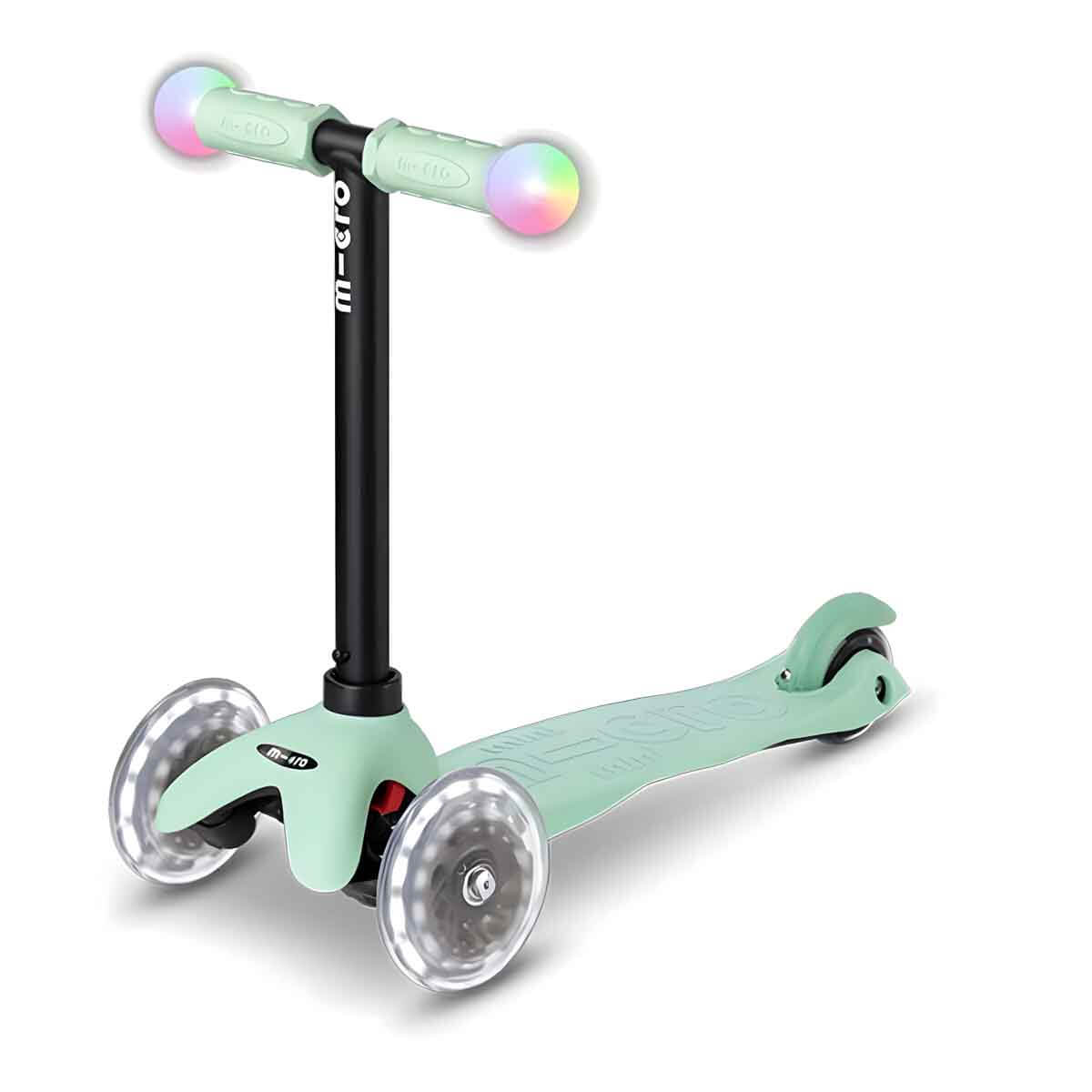 Micro Mini Deluxe Magic 3 Tekerlekli Işıklı Mint Scooter
