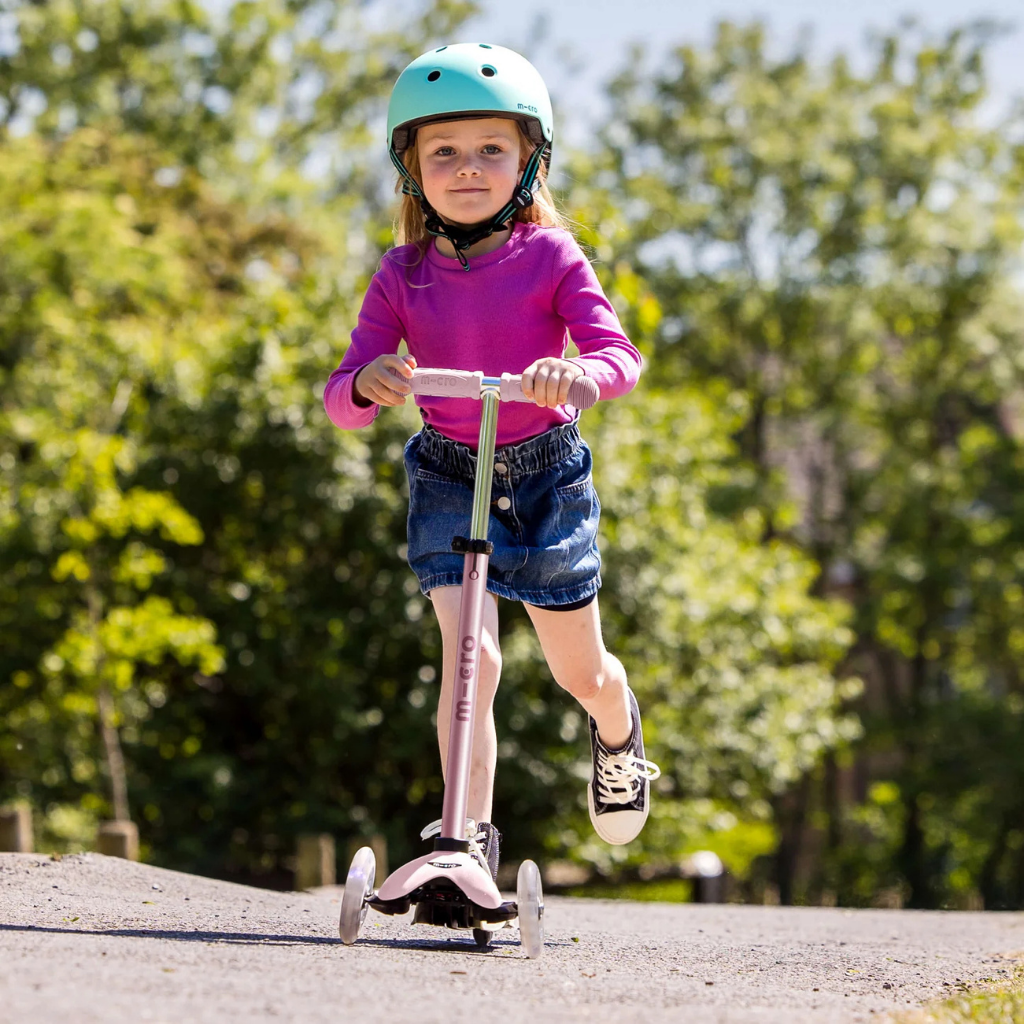 Micro Mini Rock And Go 3 Tekerlekli Işıklı Pembe Scooter