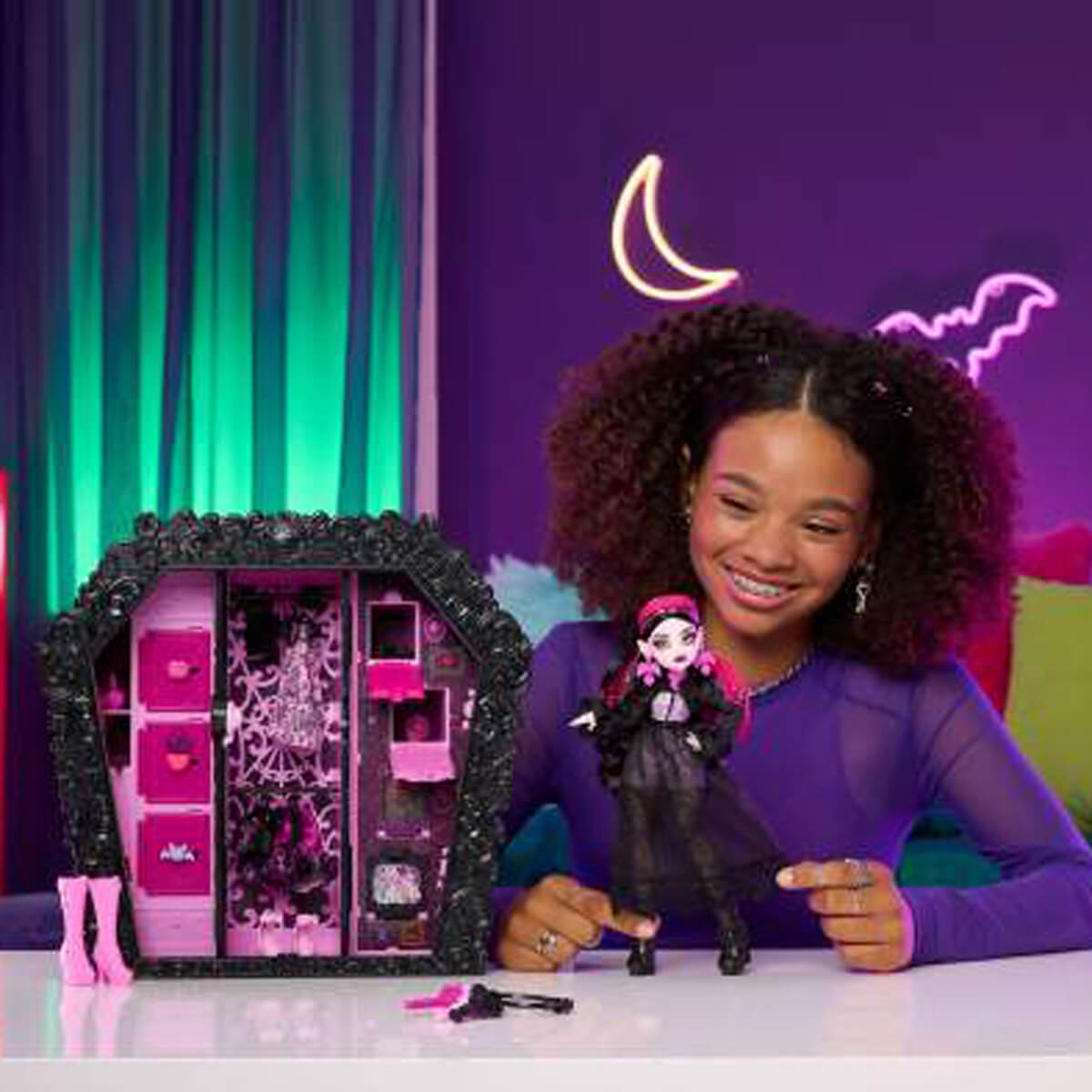Monster High Draculaura nın Muhteşem Havalı Dolabı