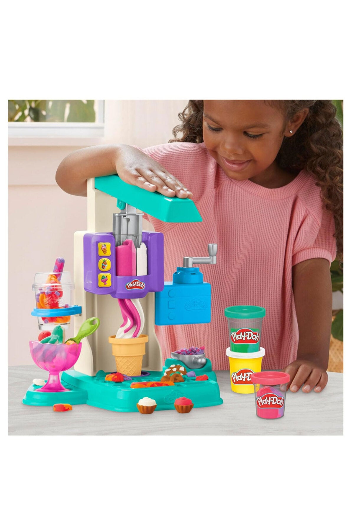 Play-Doh Gökkuşağı Dondurma Fabrikası Oyun Seti