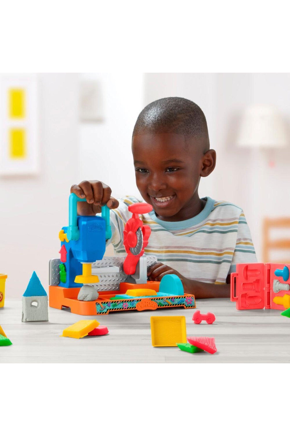Play Doh Renkli El Aletleri Tezgahı Oyun Seti