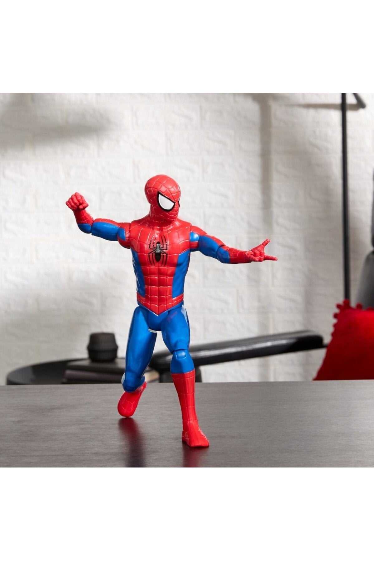 Spider-Man Red Blue Classic Titan Serisi